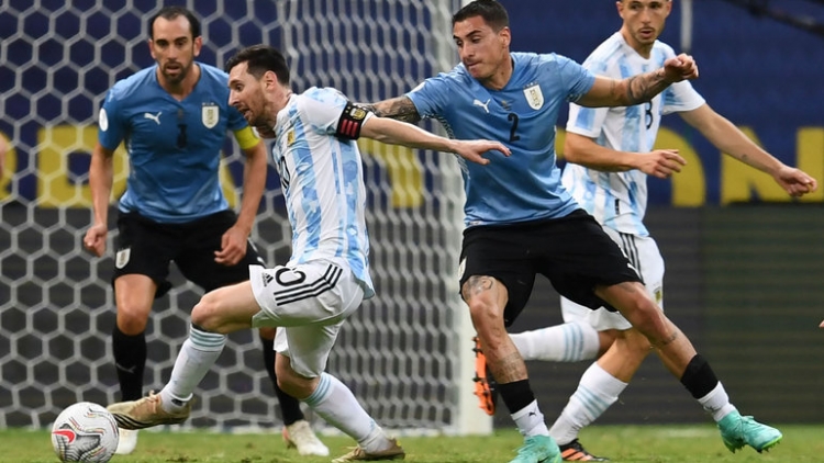 Смотреть онлайн трансляцию матча уругвай англия по футболу